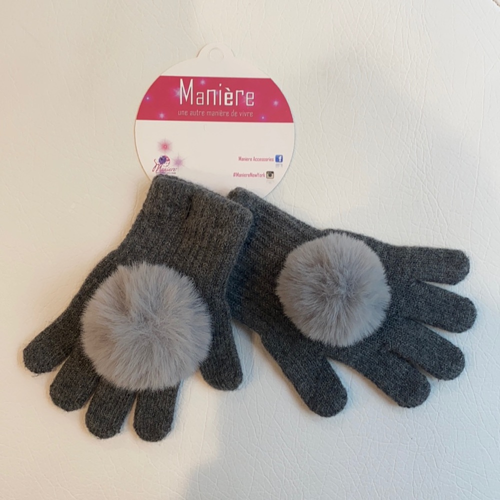 Girl’s Cozy Gloves with a Fur Pompom (NWT)